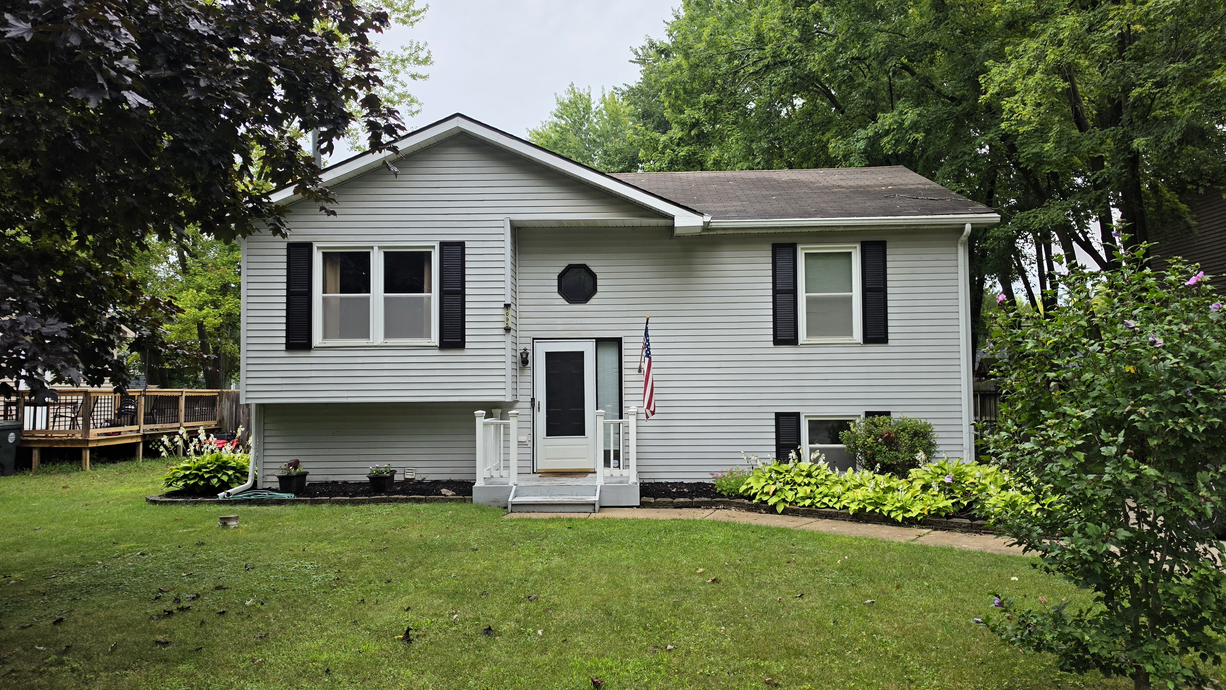 Front exterior of 1095 Seabury Drive