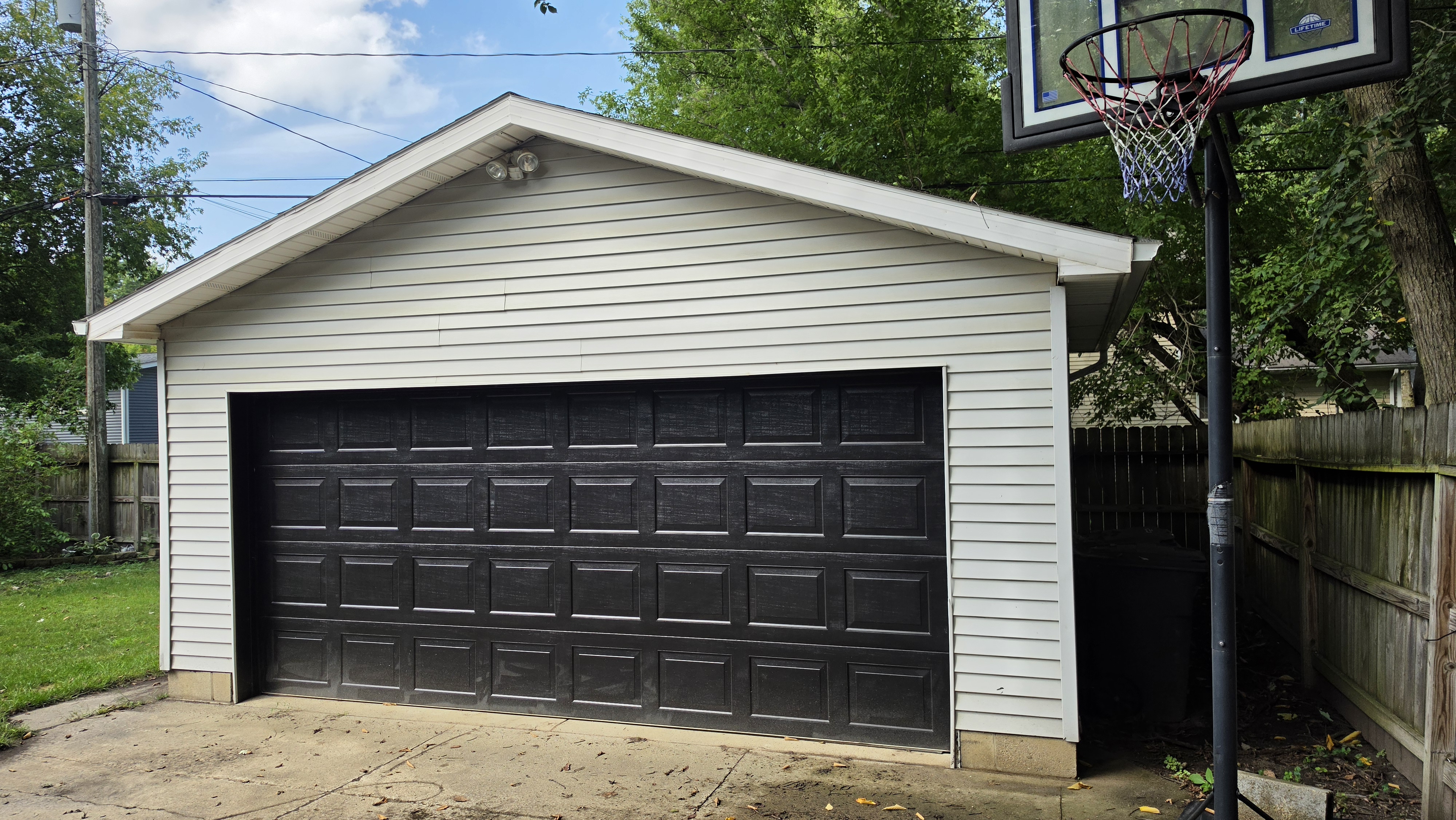 Garage at 1095 Seabury Drive
